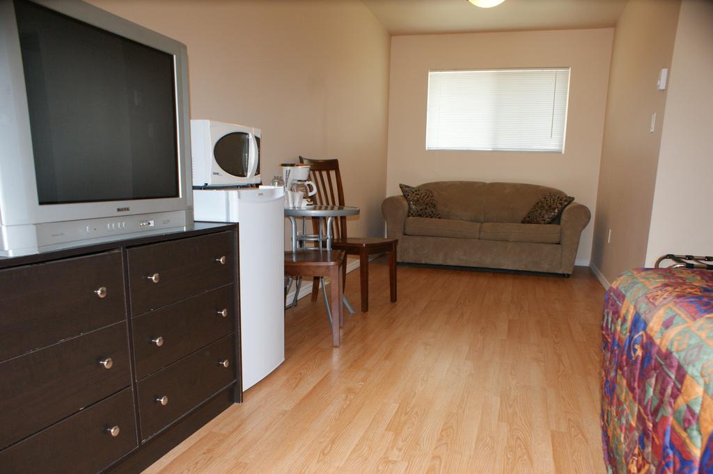 Elks Motel Keremeos Room photo
